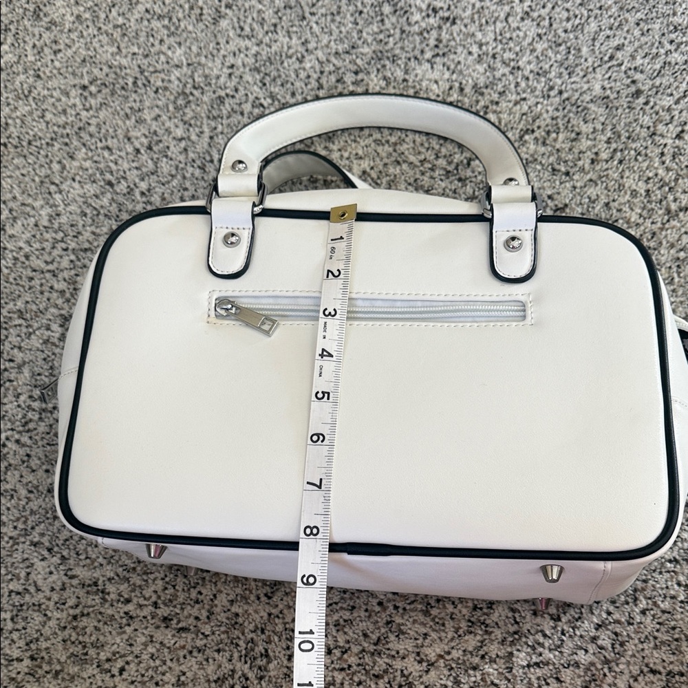 Sourpuss White and Red Retro Vinyl Bowling Bag - Picture 7 of 9